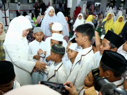 1 Muharram 1445, Gubernur Khofifah Santuni 1000 Anak Yatim