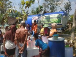 BPBD Bojonegoro Kembali Salurkan Air Bersih Untuk Warga