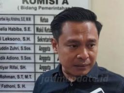 Arif Fathoni Meradang, Banyak Baliho dan Banner Caleg Golkar Ditertibkan