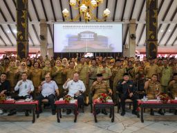 Senator Asal Jatim Ingatkan Kepala Desa Cermat dalam Mengelola Keuangan Desa