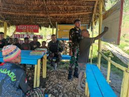 Satgas Yonif PR 433/JS Bantu Kesenjangan Pendidikan di Distrik Mbua