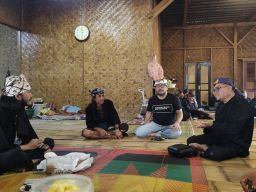 Ditjen Kemendes Observasi Pembuatan Tower Internet dari Bambu di Sukabumi