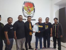 Diduga Melanggar Syarat Administrasi, AMPD Laporkan 3 Bacaleg ke KPU Surabaya