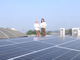 FIFGROUP Pasang Solar Panel ke-17 di Karawang