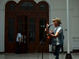 Kurasi Musik Jalanan di Surabaya, Pengamen Naik Kelas