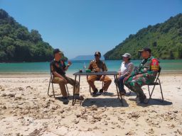 Pulau Nusabarong, Disparbud Jember Kaji Kemungkinan Kembangkan Wisata Bahari