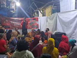 Sosialisasi Ganjar Presiden, Ketua Bappilu PDIP Surabaya Blusukan di Kalijudan