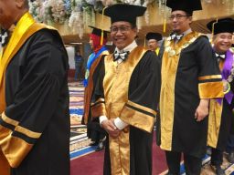 Disaksikan Pendamping Desa, Abdul Halim Iskandar Dikukuhkan Sebagai Profesor Unesa