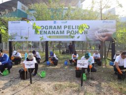 Pelindo Regional 3 Tanam 2500 Bibit Pohon Serempak di 4 Kota