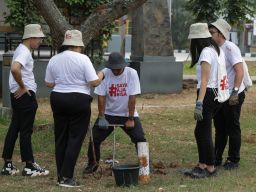 Peringati Hari Bersih-bersih Sedunia, Sampoerna Inisiasi Pembuatan Sumur Biopori