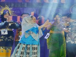 Bupati Ana Mu'awanah Ajak Para Desainer Untuk Promosikan Batik Bojonegoro