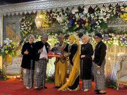 Bupati Nganjuk Mantu 48 Pasangan Nikah Masal