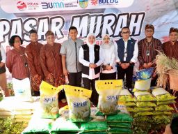 Khofifah: Pasar Murah Dan Bansos Jadi Bantalan Sosial Sekaligus Suntikan Semangat Bagi Masyarakat