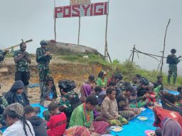 Meriahnya Masyarakat Distrik Yigi Saat Makan Bersama Prajurit Julu Siri