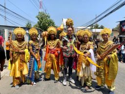 Sedekah Bumi Warga Sambikerep, RT03 Kenakan Kostum Unik ala Mahabharata