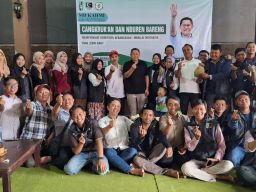 Makan Durian di Acara KAHMI Nganjuk, Anas Puji Kualitas Buah Lokal