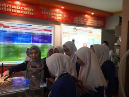 Kunjungi KPU Jatim, SMK Technopreneurship Muslimah Tuban Belajar Kepemiluan