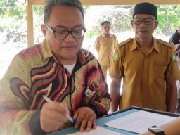 Kemendes Resmikan Bantuan Rumah Produksi Mesin Pengolahan Kopra di Sula