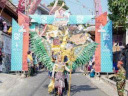 Lewat Sendangagung Batik Carnival, Paciran Pamerkan Potensi Lokal untuk Persembahan Global