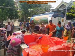 Warga Butuh Air Bersih, Hubungi Call Center BPBD Bojonegoro