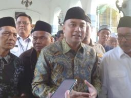 Eri cahyadi Ingatkan Sanksi Soal Caleg Terima APBD Pemkot Surabaya