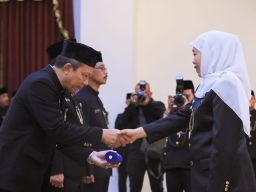 Lantik 184 Kasek, Gubernur Khofifah Minta Tingkatkan Prestasi dan Jaga Integritas