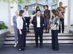 Emil Dardak Bahas Kolaborasi Bidang Infrastruktur, Pendidikan dan Pengembangan KEK Dengan Inggris