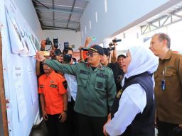 Pemadaman Kebakaran Gunung Lawu Gunakan Water Bombing