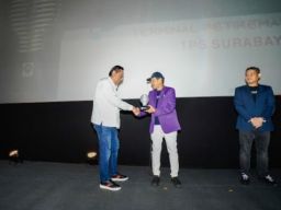 Terminal Petikemas Surabaya Raih Penghargaan Marketeers Editor Choice Award 2023
