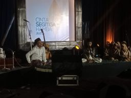 Cinta Segitiga Hamba, Perayaan Maulid nabi Dengan Cara Tidak Biasa