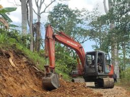 Pemkab Jember Realisasi Perbaikan Jalan Menuju Bandealit, Jaringan Listrik Rampung 2023