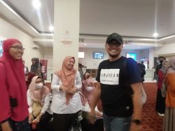 Pengusaha Muda Lamongan Ajak Ratusan Guru Nobar Film Budi Pekerti, Tujuan Mulia