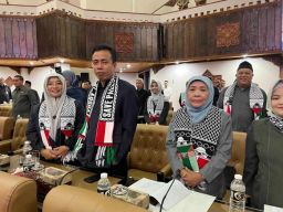 Sidang Paripurna, Fraksi PKB Jatim Kompak Kenakan Syal Save Palestine