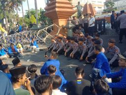 Usung Tujuh Pernyataan Sikap Terkait Tambang, Massa PMII Kepung DPRD Jatim