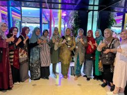 Sukses Kembangkan Pendidikan, Bunda PAUD Lamongan Berhasil Raih Penghargaan Widya Dharma Utama