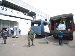 Peduli Kemanusiaan Pelindo Regional 3 Kirim Bantuan Obat dan Pakaian untuk Palestina
