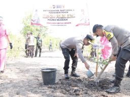 Peringati Hari Pohon Sedunia, Polres Nganjuk Tanam 1000 Pohon