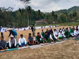 Kemarau Berkepanjangan, Pemdes dan Warga Desa Segaran Kecamatan Gedangan Lakukan Sholat Istisqa