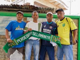 Momen Bersatunya Suporter Persebaya Dan Arema Dalam Upacara Pembukaan Piala Dunia U17 Di GBT