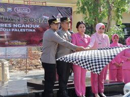 Polres Nganjuk dan Pengurus Bhayangkari Nganjuk Kirim Dua Truk Bantuan Sosial Peduli Palestina