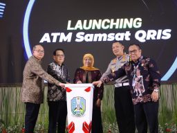 Gubernur Khofifah Launching ATM Samsat QRIS Pada HUT ke - 61 Bapenda Jatim