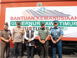 Khofifah Berangkatkan 81 Truk Bantuan Kemanusiaan Untuk Palestina
