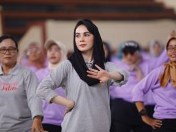 Dukung Program Jatim Seger, Arumi Ikuti Senam Kreasi Bersama Ratusan Anggota Perwosi