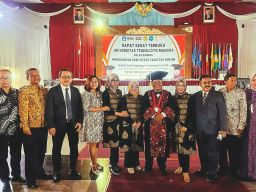 Dr. Deni SB Yuherawan Dikukuhkan Sebagai Guru Besar Fakultas Hukum Universitas Trunojoyo Madura