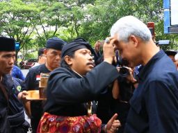 Sebelum Bertolak ke Kendari Ganjar di" Sembek" dan di Doakan Menang Pada Pilpres 2024