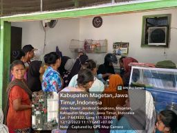 Yayasan Satria Sarang Garuda Bagikan Makan Siang dan Susu Gratis