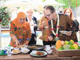 Diplomasi Rujak, Gubernur Jawa Timur Terima Kunjungan Kerja Duta Besar Inggris