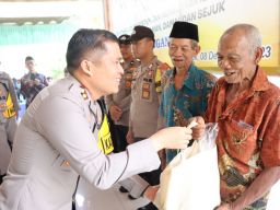 Polres Nganjuk Gelar Bakti Sosial dan Pengobatan Gratis untuk Warga Tanjungrejo