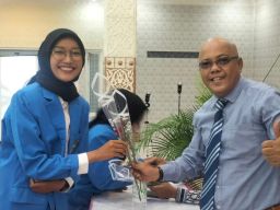 Mak Aku jadi Sarjana!