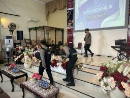 Polres Nganjuk Lakukan Sterilisasi Gereja Serentak Jelang Malam Natal 2023